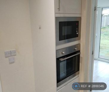 3 bedroom semi-detached house to rent - Photo 6