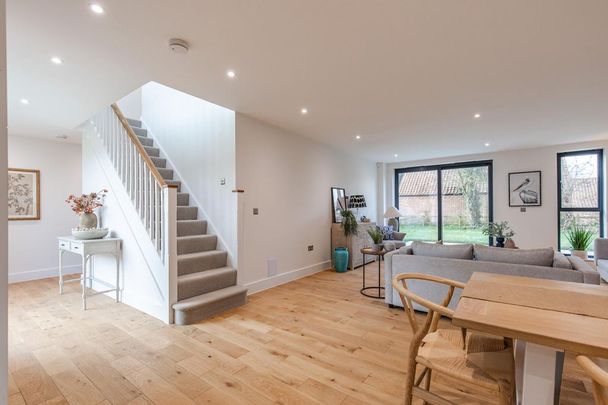 3 bedroom semi-detached house to rent - Photo 1