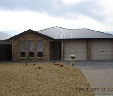 Spacious Coastal Living in Seaside Estate - Photo 4