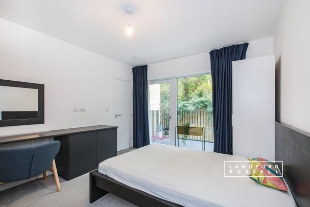 Brumwell Avenue, London, SE18 - Photo 1