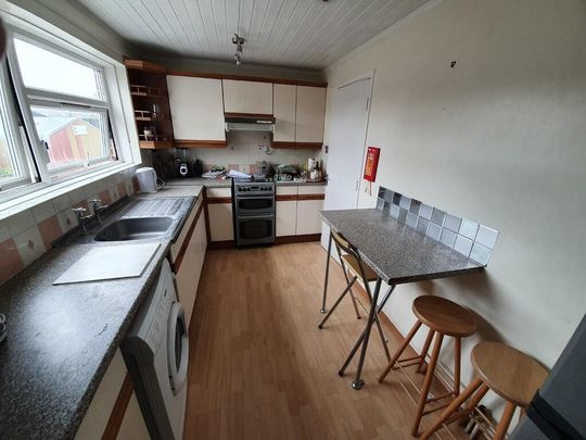 1 bedroom in a flat share to rent - Photo 1