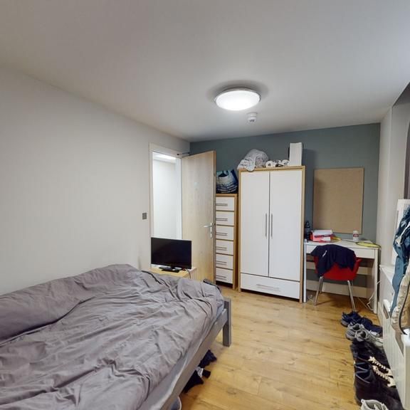 5 bedroom flat to rent - Photo 1