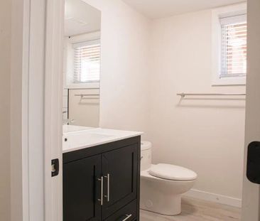 For Lease - 200 John Street Unit# B, Bradford West Gwillimbury, Ont... - Photo 3