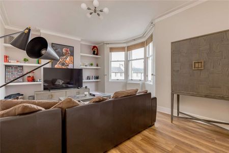 A stunning two or three bedroom furnished second floor flat, which is available for a long-term Let. - Photo 5