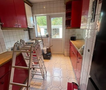 4 Bed Semi-Detached House, Duke Road, IG6 - Photo 3