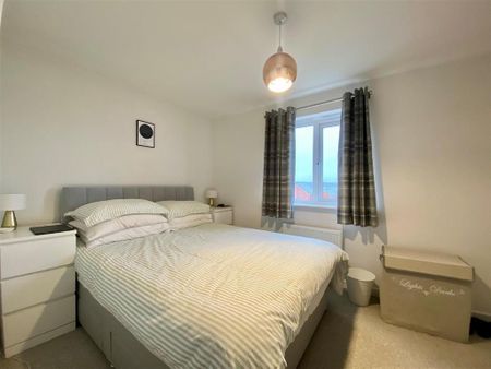 2 bedroom semi-detached house to rent - Photo 4