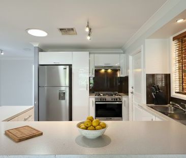 SPACIOUS FAMILY LIVING WITH A SUMMER SPARK! - Photo 3