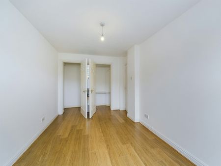 Flat to rent on - Photo 3