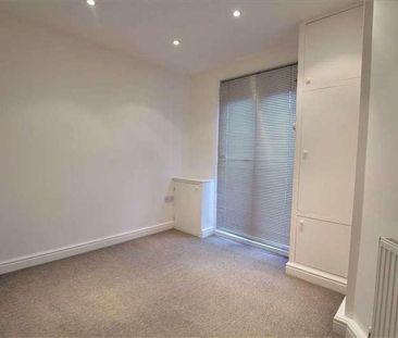 Carfax, Horsham, RH12 - Photo 2