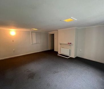 Large 1 Bedroom Flat on Hataitai Road - Photo 1