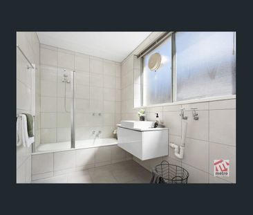 IMMACULATE & SPACIOUS! - Photo 4