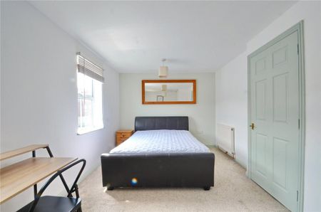 4 bedroom end of terrace house to rent - Photo 4