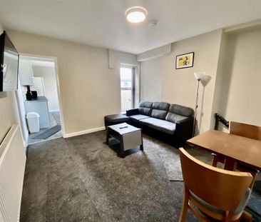 5 bedroom private hall to rent - Photo 2