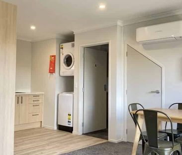 Studio Room - Close to University! - Photo 2