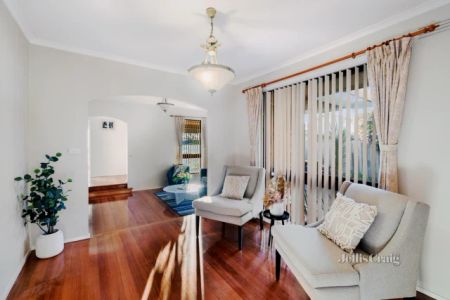 4 Bed, 2 Bath - Photo 2