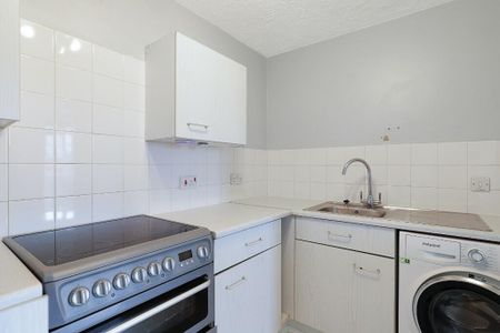 Redwood Gardens, London E4 - Photo 2