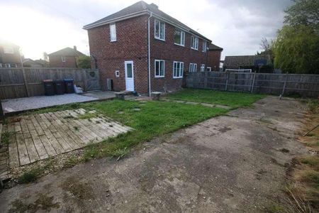 Oldfield Crescent, CH4 - Photo 5