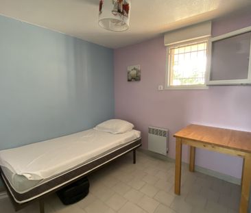 Location Appartement 3 pièces 51m² LA SEYNE SUR MER 83500 - Photo 3