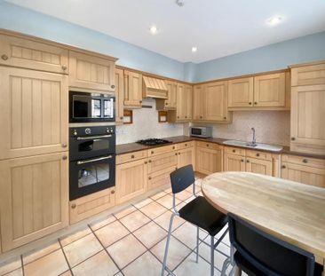 3 bedroom flat to rent - Photo 5