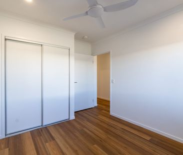 New near low maintenance living! 3 bedrooms (including 1 downstairs) - Photo 4