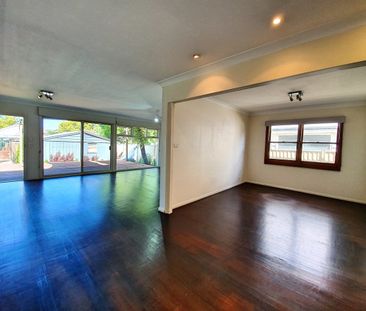 Spacious 4 Bedroom Family Home - Photo 2