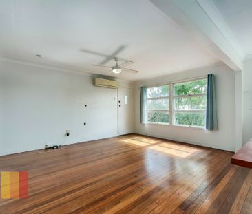 AIR CONDITIONED 3 BEDROOM HOME IN CENTRAL LOCATION - Photo 1