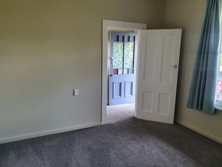 Lyndon Road East , Akina - Photo 5