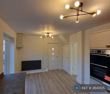 2 bedroom semi-detached house to rent - Photo 4