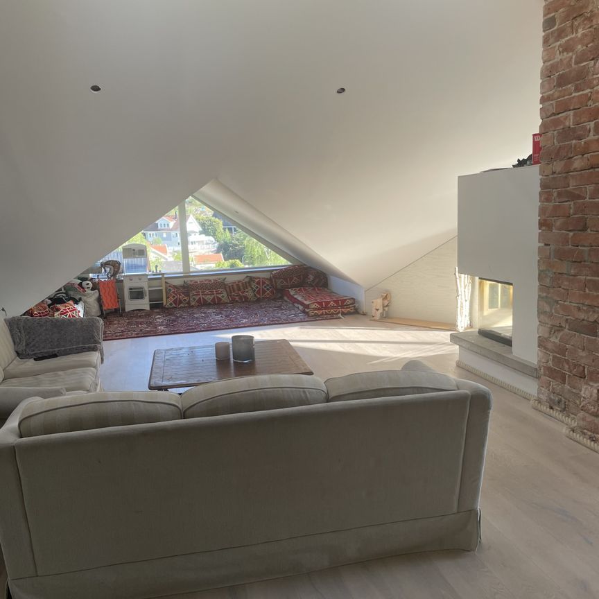 Rosbacken, Hässelby - Photo 1