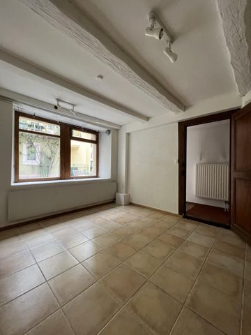 FOR RENT – Unconventional 3-room duplex apartment in Saint-Aubin - Photo 2