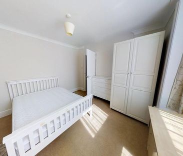 3 bedroom end of terrace house to rent - Photo 2