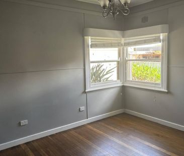 WELL PRESENTED FAMILY HOME CLOSE TO THE CBD! - Photo 3