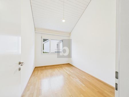 LIGHT, QUIET, FAMILY-FRIENDLY - Photo 2