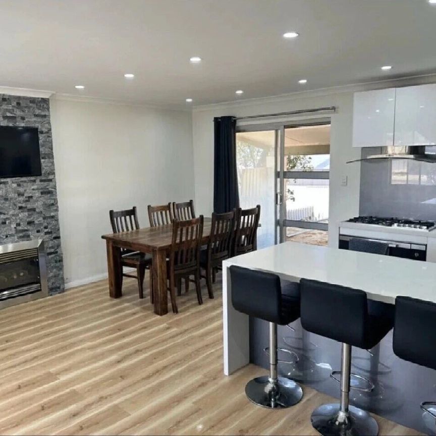 Safety Bay - Photo 1