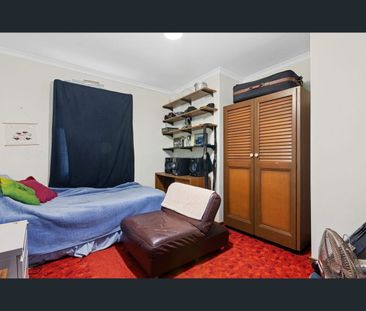 Spacious Family Home for Rent! - Photo 3