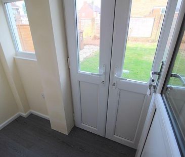 2 bedroom property to rent - Photo 1