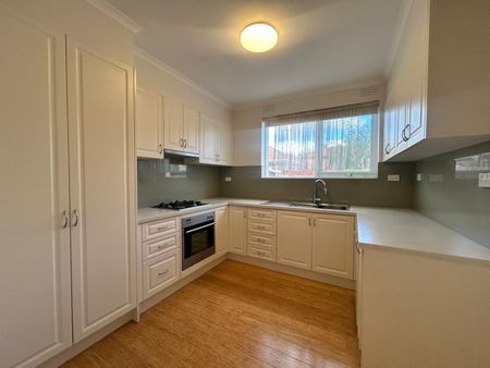 4/102 Oakleigh Rd, Carnegie VIC 3163 - Apartment For Rent | Domain - Photo 2