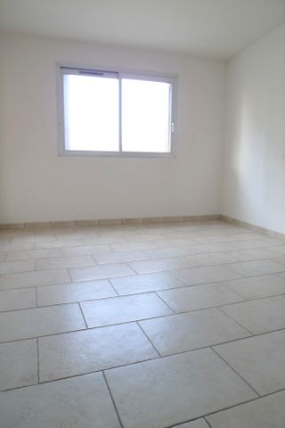 Appartement 3 pièces 71m2 MARSEILLE 7EME 1 280 euros - Photo 5