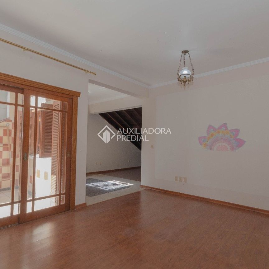 Casa com 4 quartos e 525m² para alugar em Estancia Velha, Canoas. - Foto 1