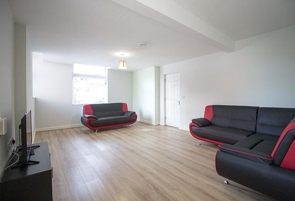 8 bedroom townhouse to rent - Photo 1