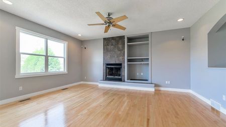 3 Bed Family Home In Mac Ewan | Cul De Sac Living | Large Deck • Green Belt Access - Photo 3