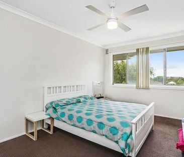 Contemporary finishes and air-conditioned lounge room. Pets conside... - Photo 2