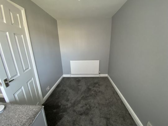 The Oval, Doncaster, Dunscroft - Photo 1