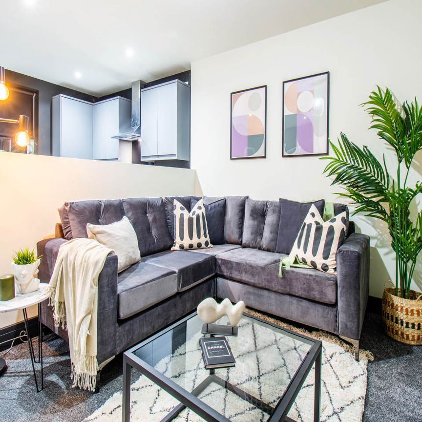 Woodville Mount (Room 1), Middleton Park, Leeds - Photo 1