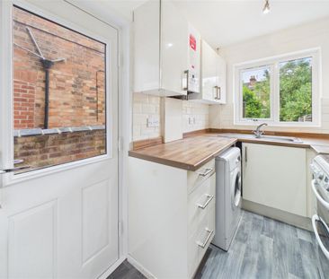 2 bedroom Terraced House to rent - Photo 6