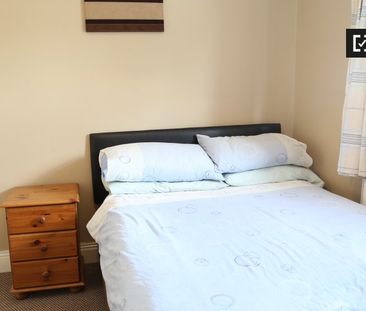 Room for rent in 3-bedroom house in Tymon North, Dublin - Photo 3
