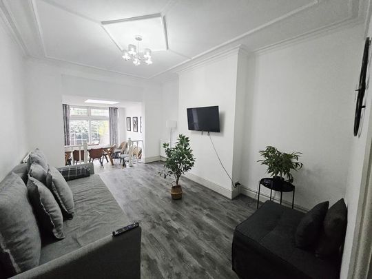 4 bedroom semi-detached house to rent - Photo 1