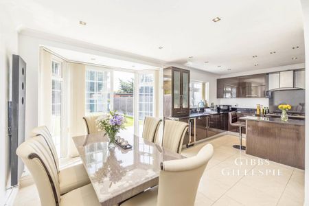 4 bedroom semi-detached house to rent - Photo 2