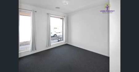 Perfectly located in Tarneit - Photo 2