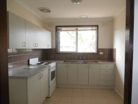 Less Than 5 Minute Walking Distance To Station And Shops - Photo 4